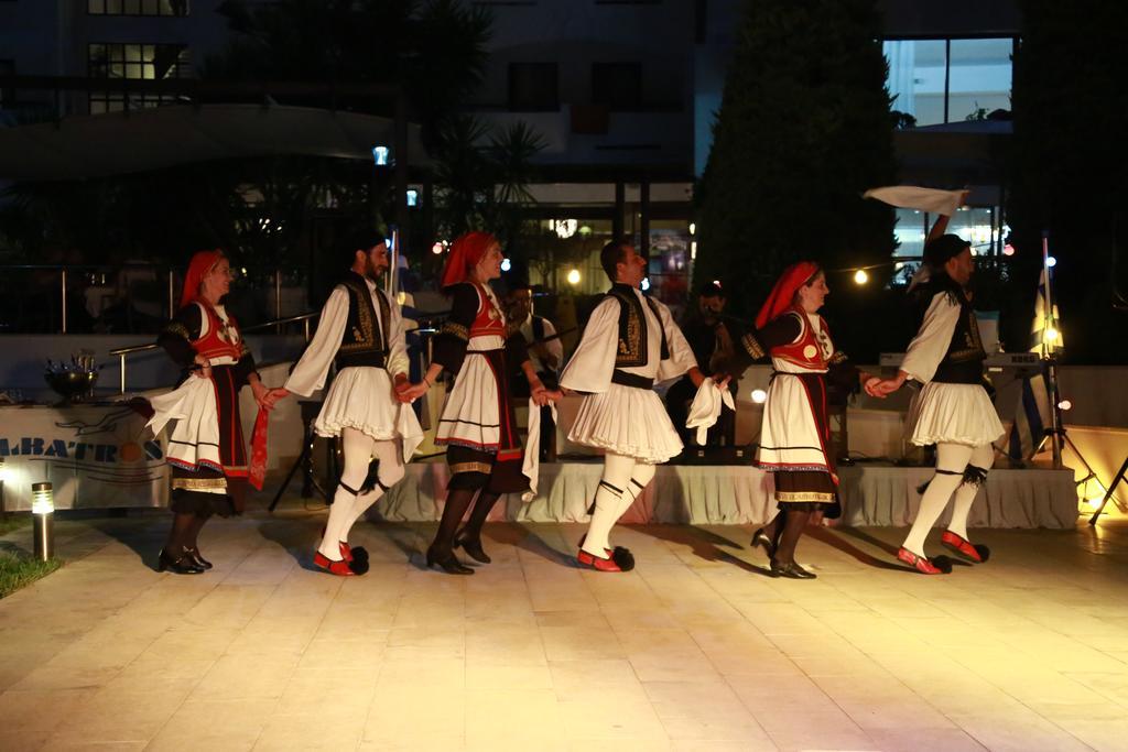 Albatros & Θέρετρο
